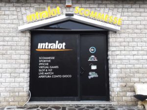 insegne a lettere scatolate con fronte in plexiglas per centro scommesse