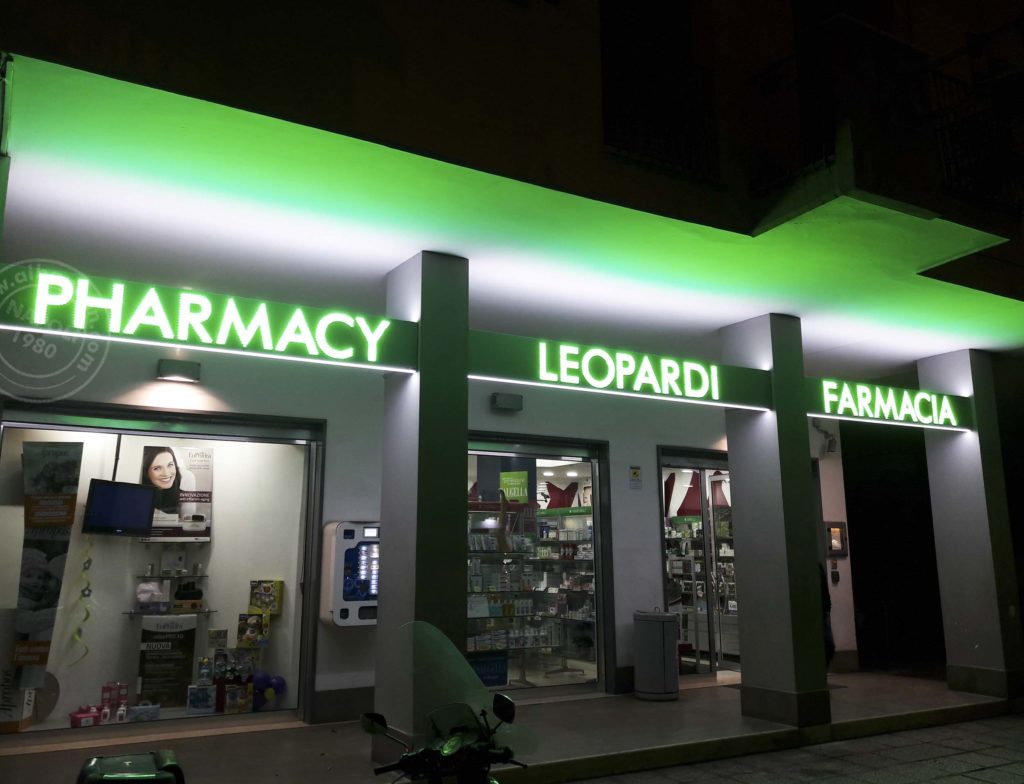 Insegne farmacia led realizzata su box in alluminio traforato con led a vista